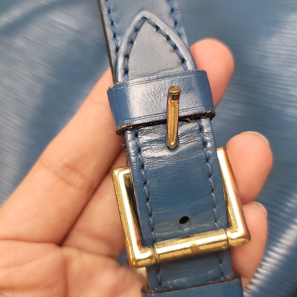 Louis Vuitton Blue Epi Leather Noe Bucket Bag - Picture 4 of 14